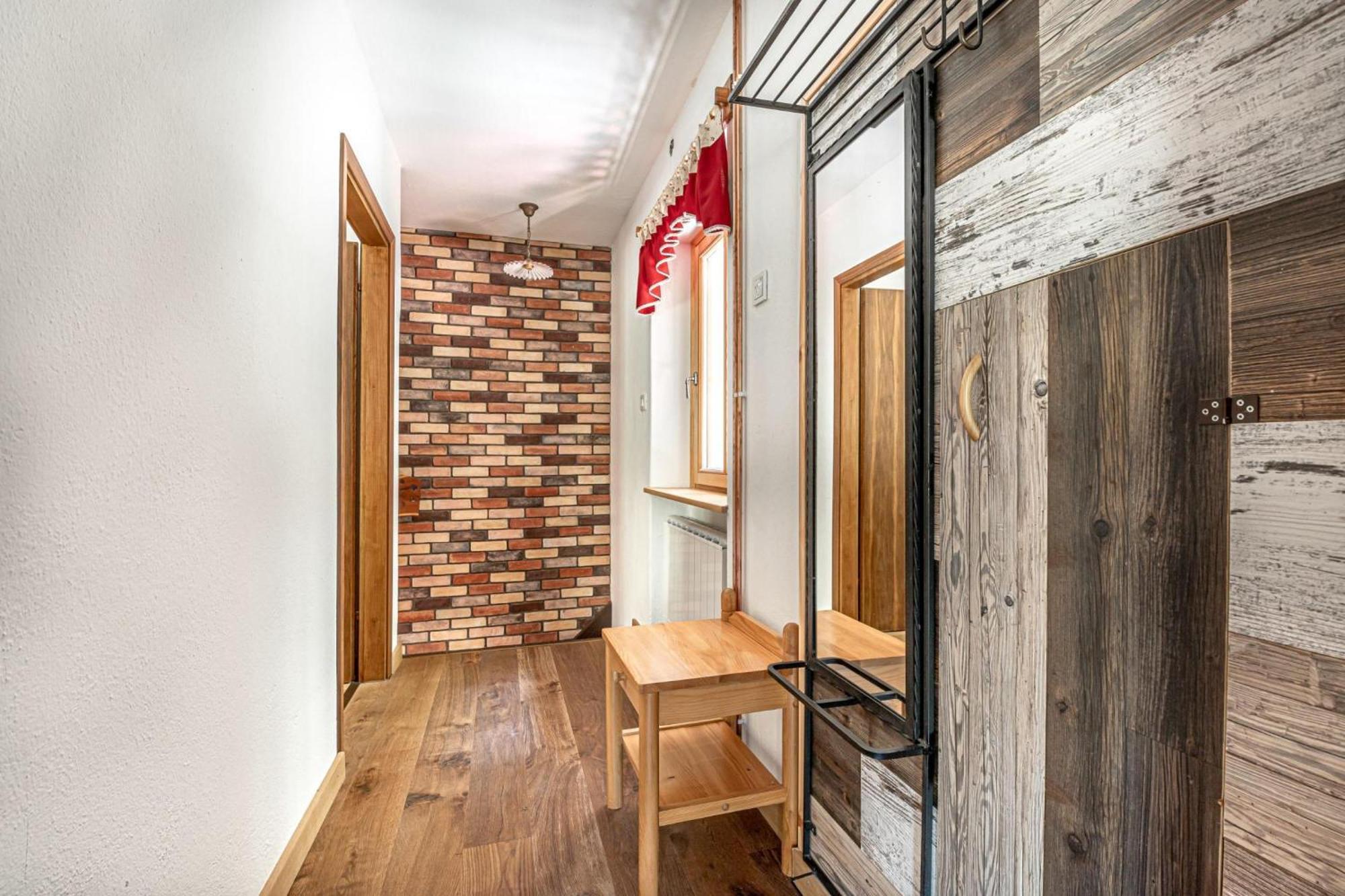 House By The Stream - Happy Rentals Avce Kültér fotó