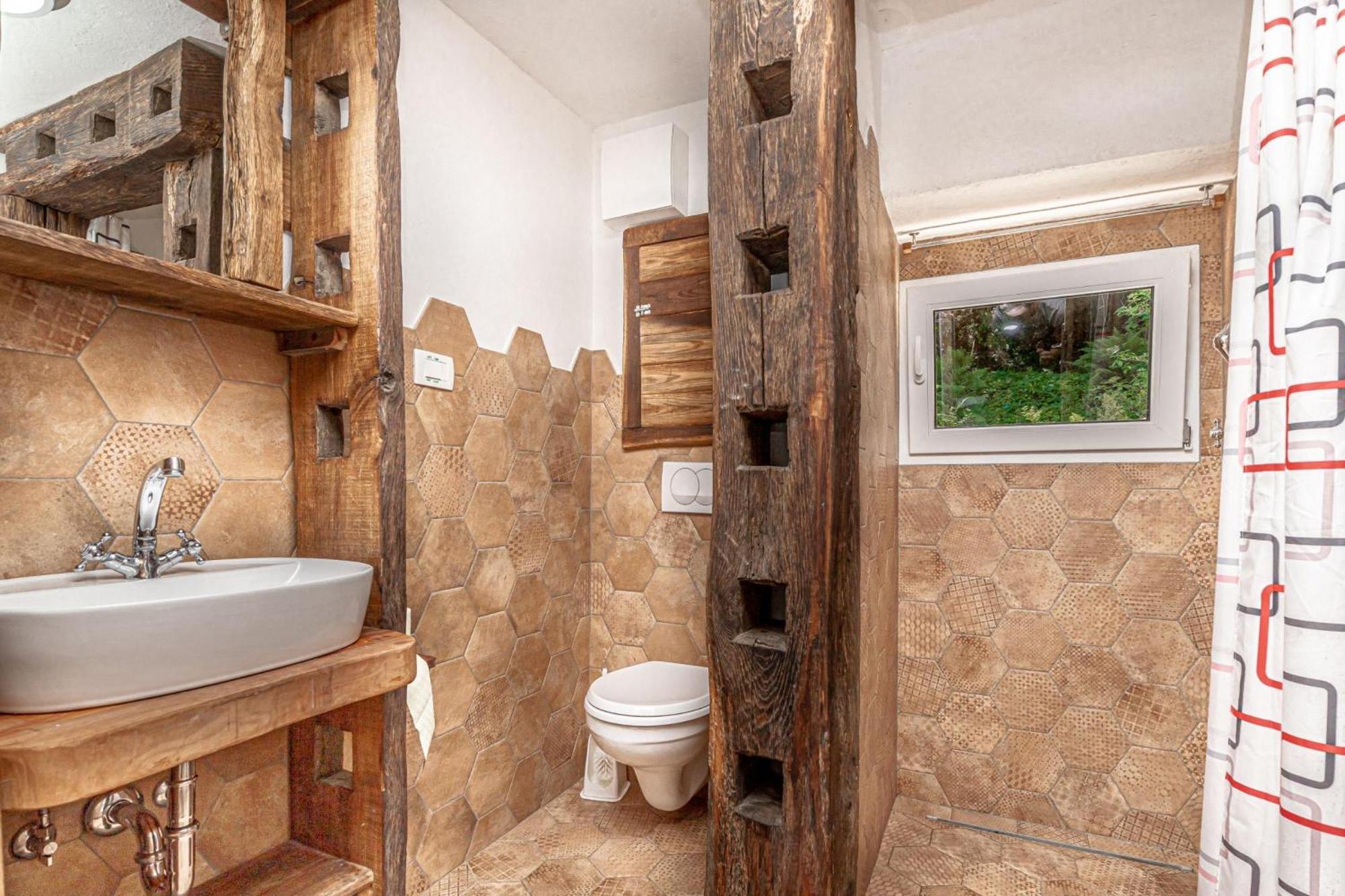 House By The Stream - Happy Rentals Avce Kültér fotó