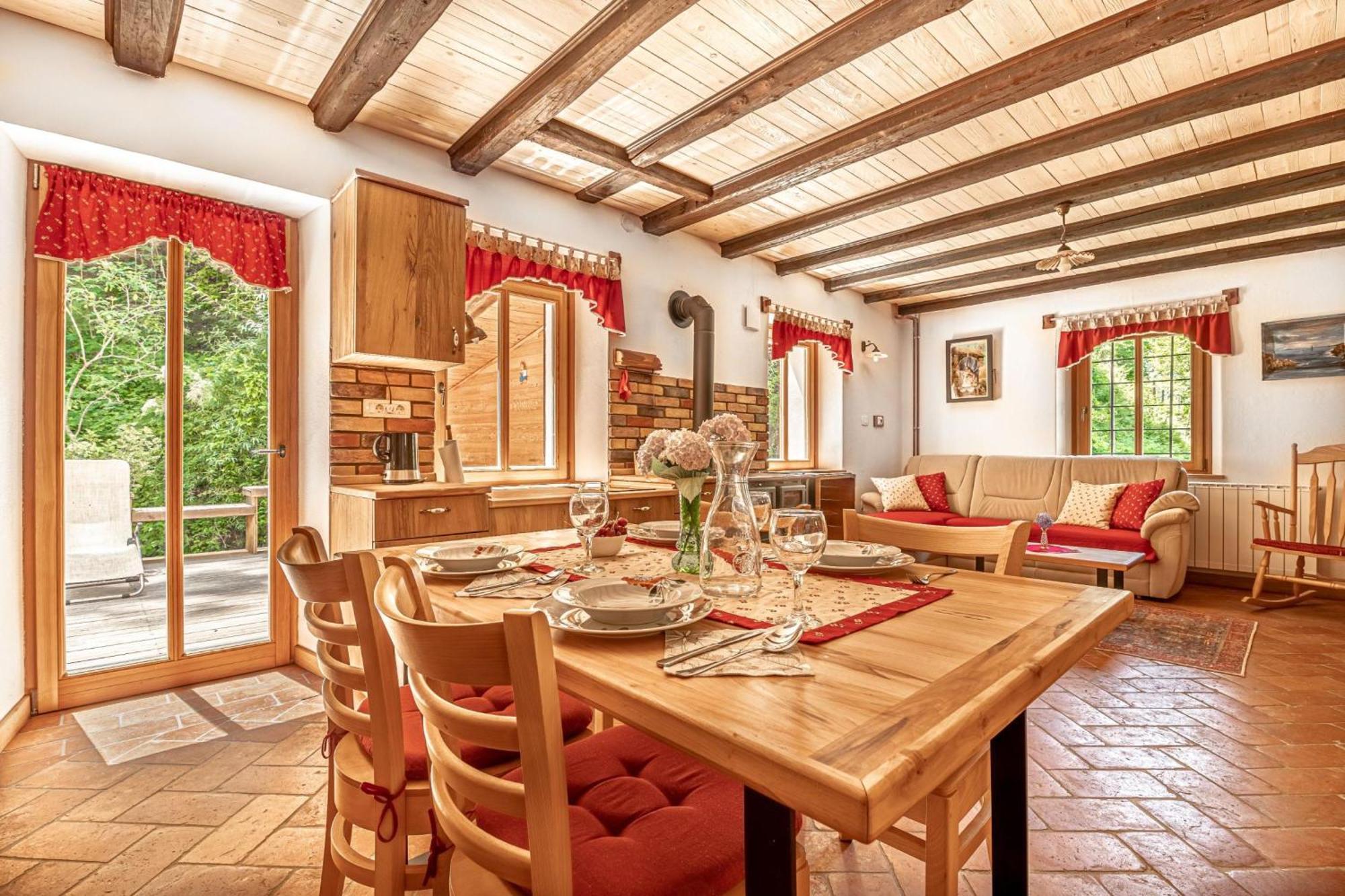House By The Stream - Happy Rentals Avce Kültér fotó