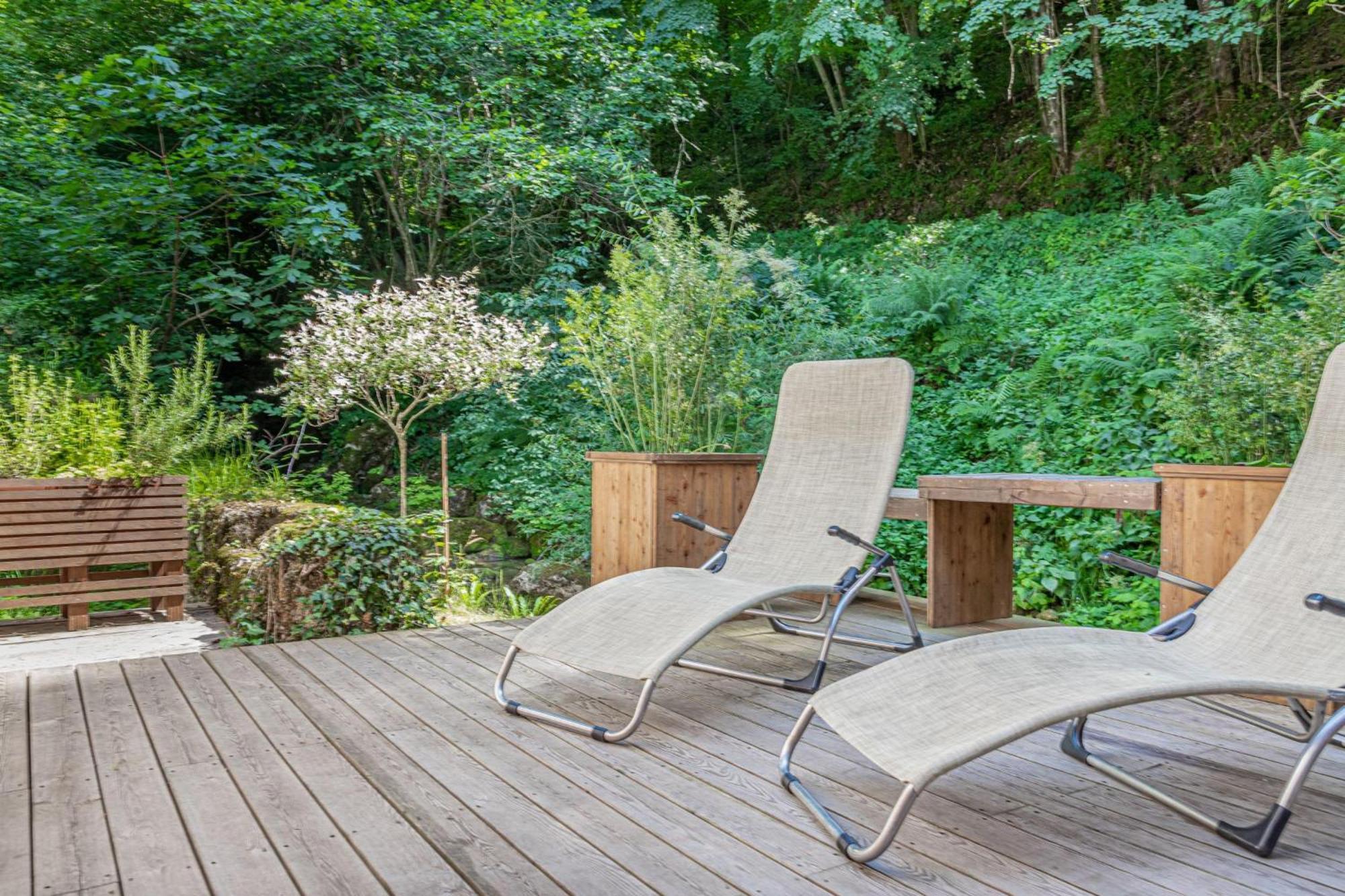 House By The Stream - Happy Rentals Avce Kültér fotó