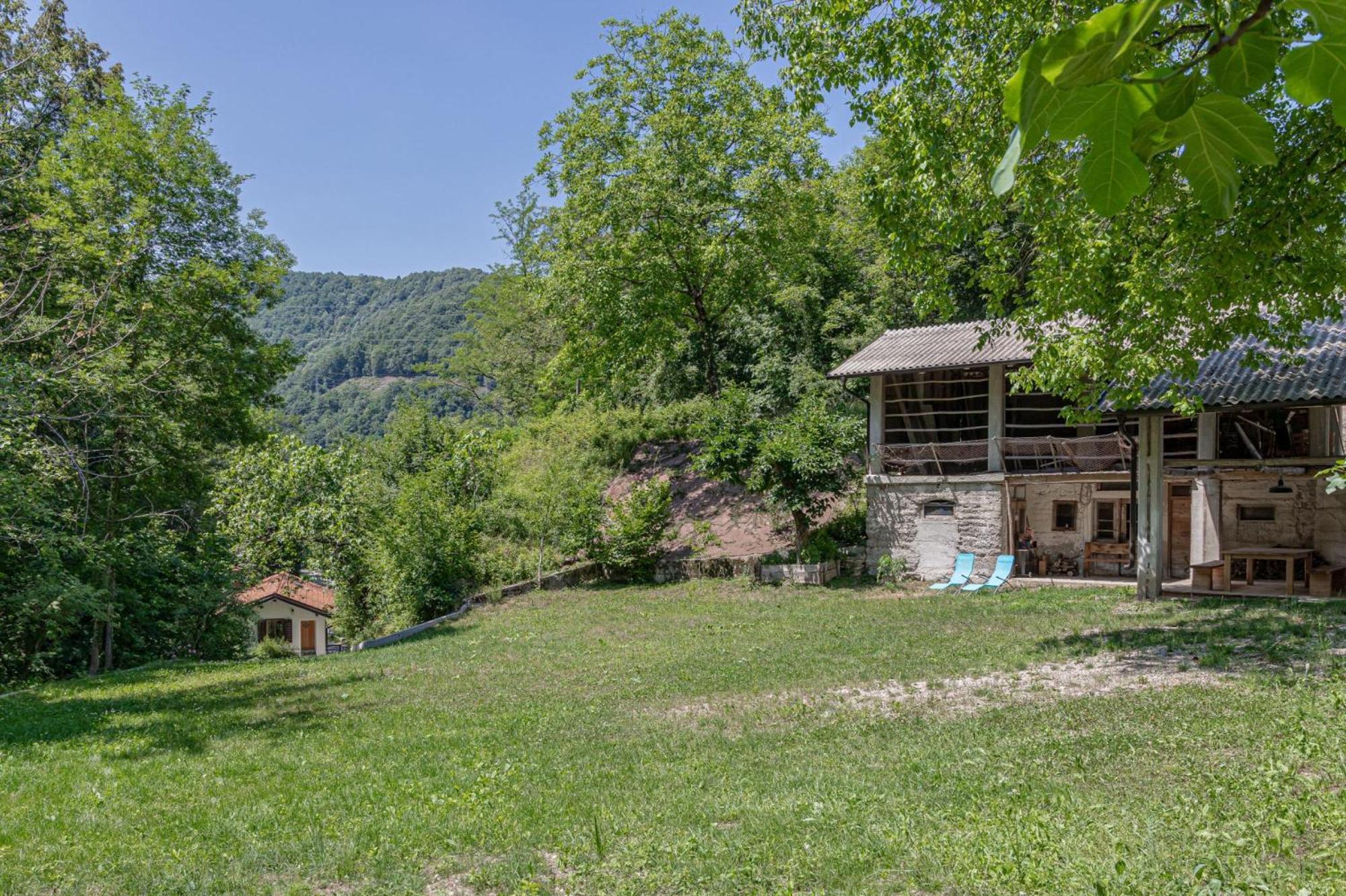 House By The Stream - Happy Rentals Avce Kültér fotó