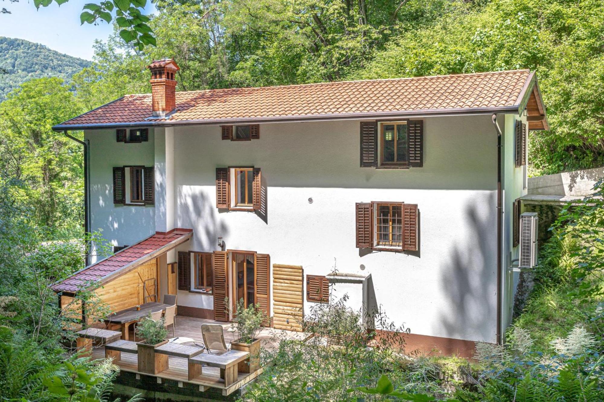 House By The Stream - Happy Rentals Avce Kültér fotó